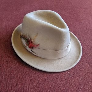 100% wool fedora with feather accent